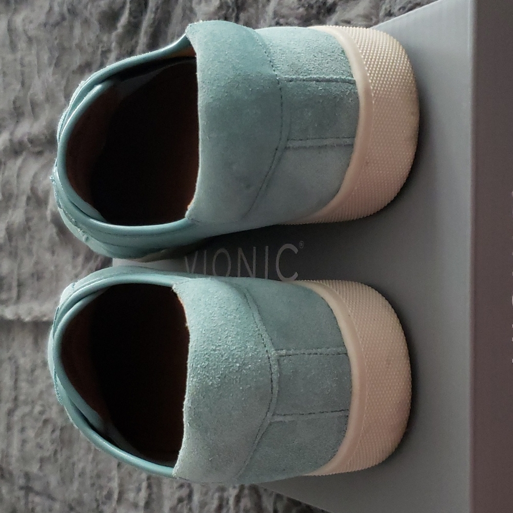 VIONIC Jean Suede Water Resistant Sneakers with "free socks" - Picture 3 of 7